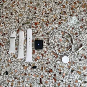 Apple Watch Series 3 42mm Silver Aluminum GPS + Cellular